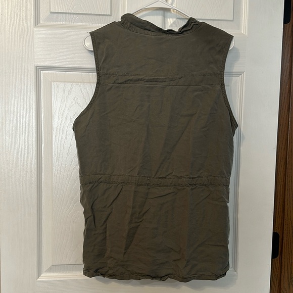 Women’s army green button down vest - Picture 5 of 6